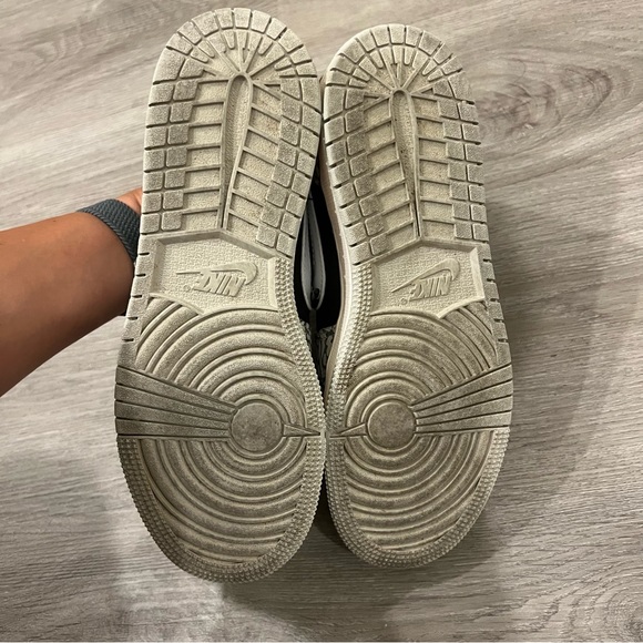 Jordan 1 Retro Low OG Size 6.5Y - Picture 5 of 10